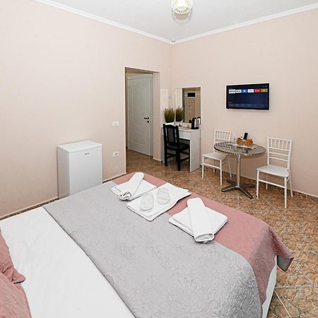 Hotel Fama Shkallnur Экстерьер фото
