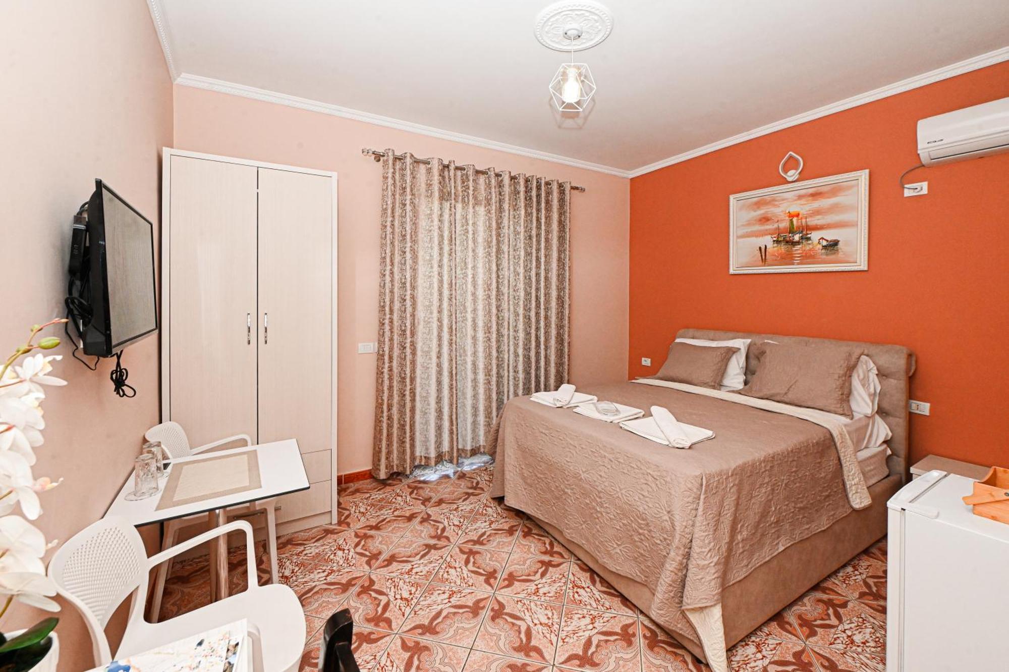 Hotel Fama Shkallnur Экстерьер фото