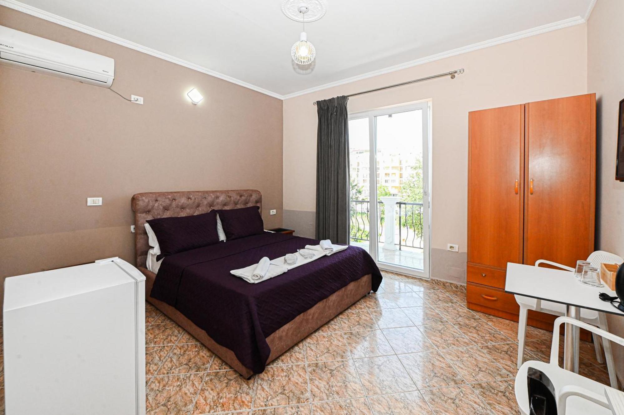 Hotel Fama Shkallnur Экстерьер фото