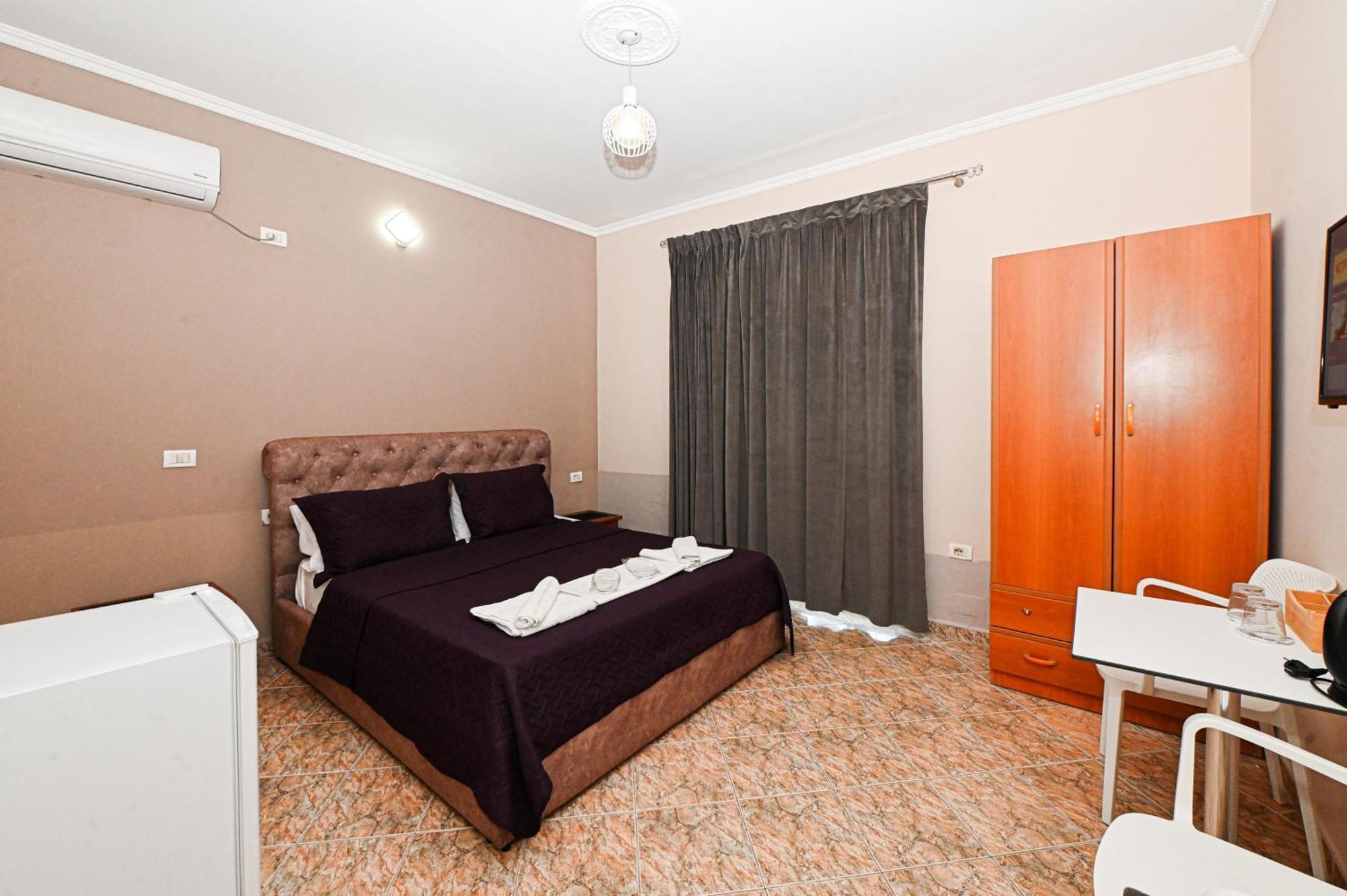 Hotel Fama Shkallnur Экстерьер фото