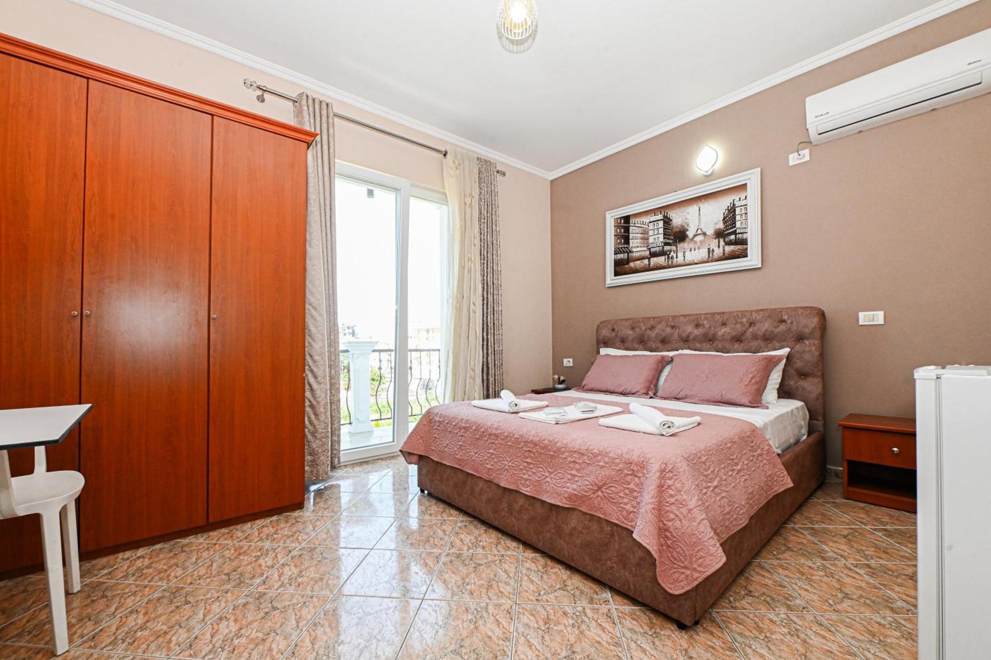 Hotel Fama Shkallnur Экстерьер фото