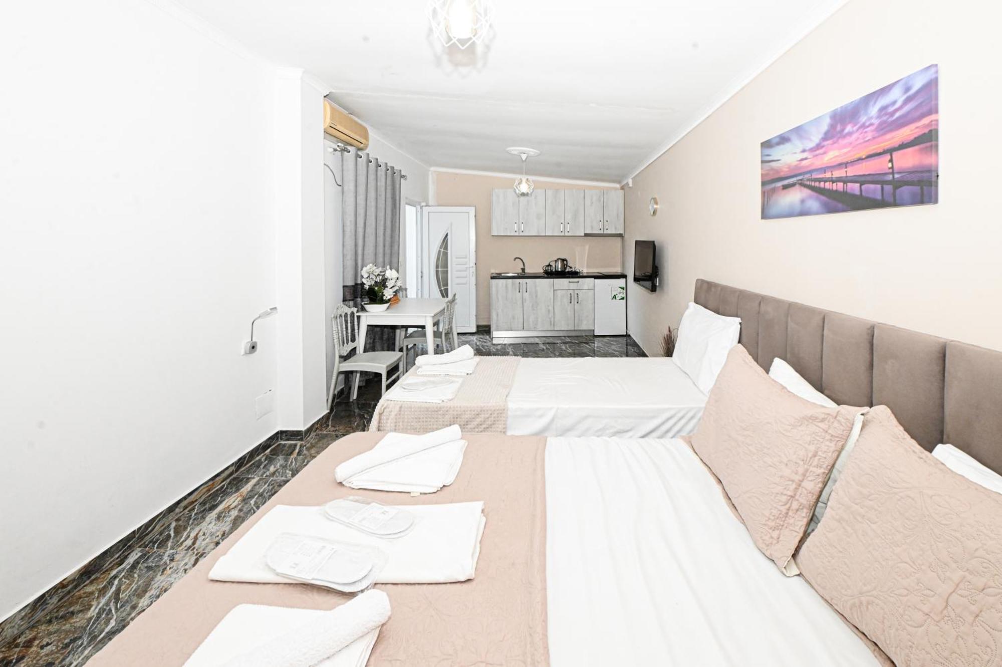 Hotel Fama Shkallnur Экстерьер фото