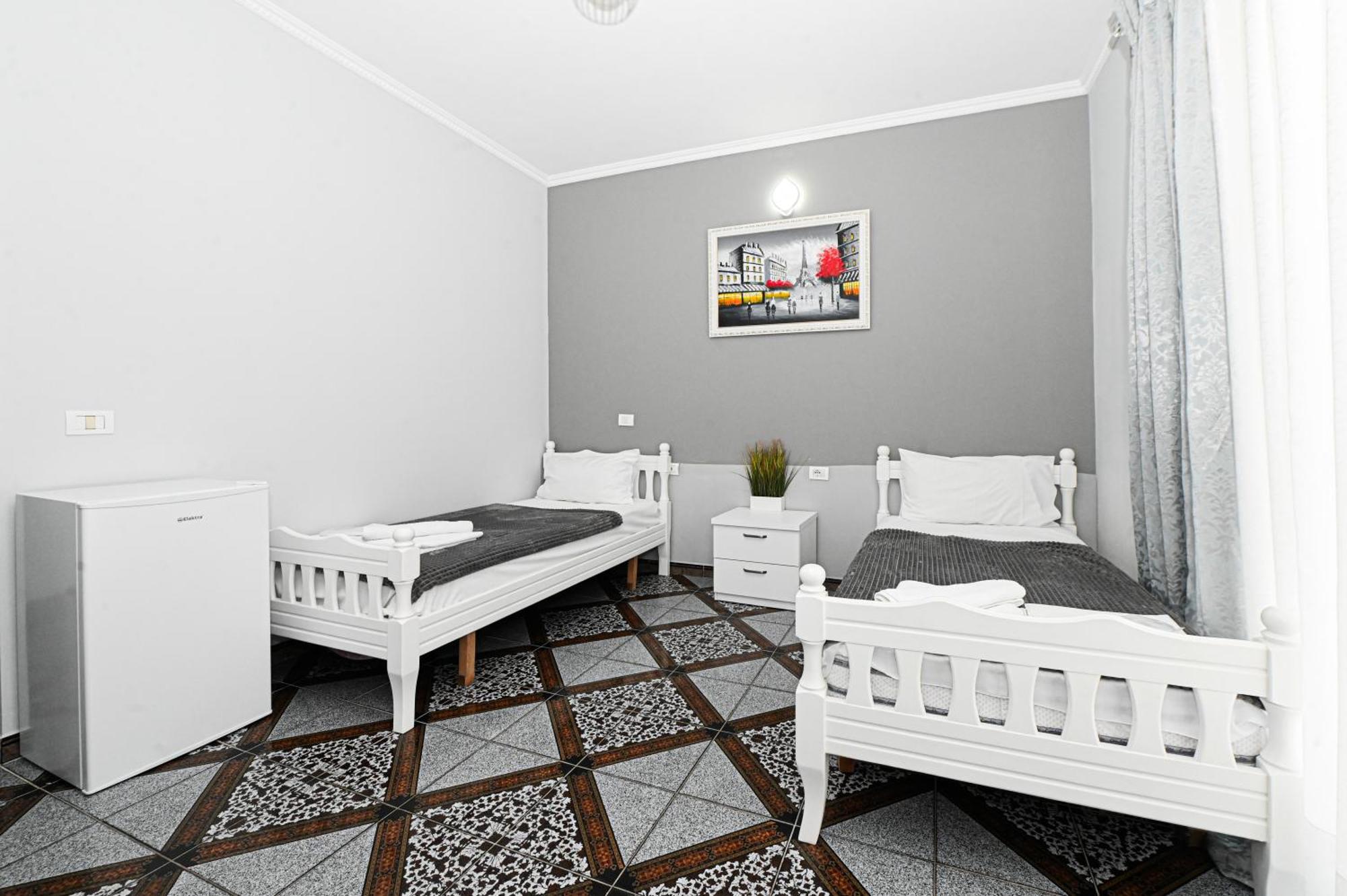 Hotel Fama Shkallnur Экстерьер фото