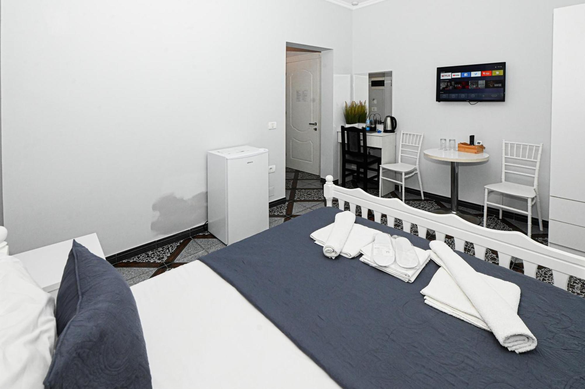 Hotel Fama Shkallnur Экстерьер фото