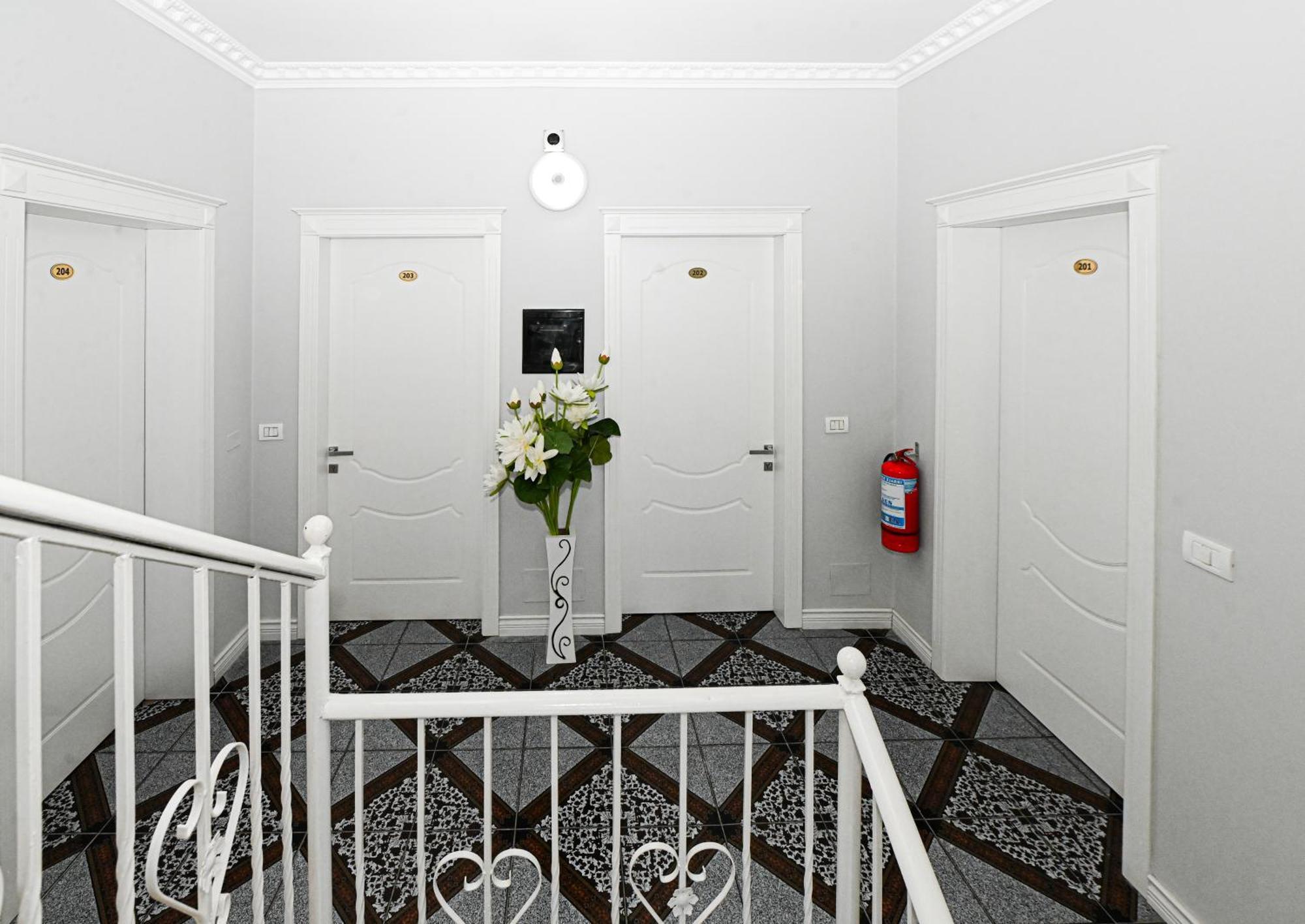 Hotel Fama Shkallnur Экстерьер фото