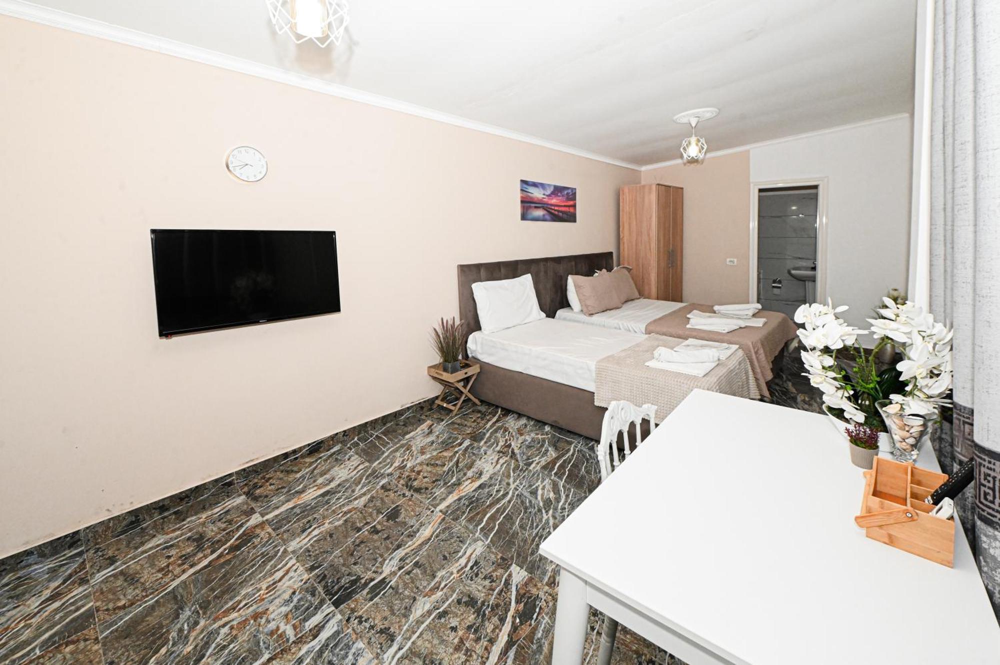 Hotel Fama Shkallnur Экстерьер фото
