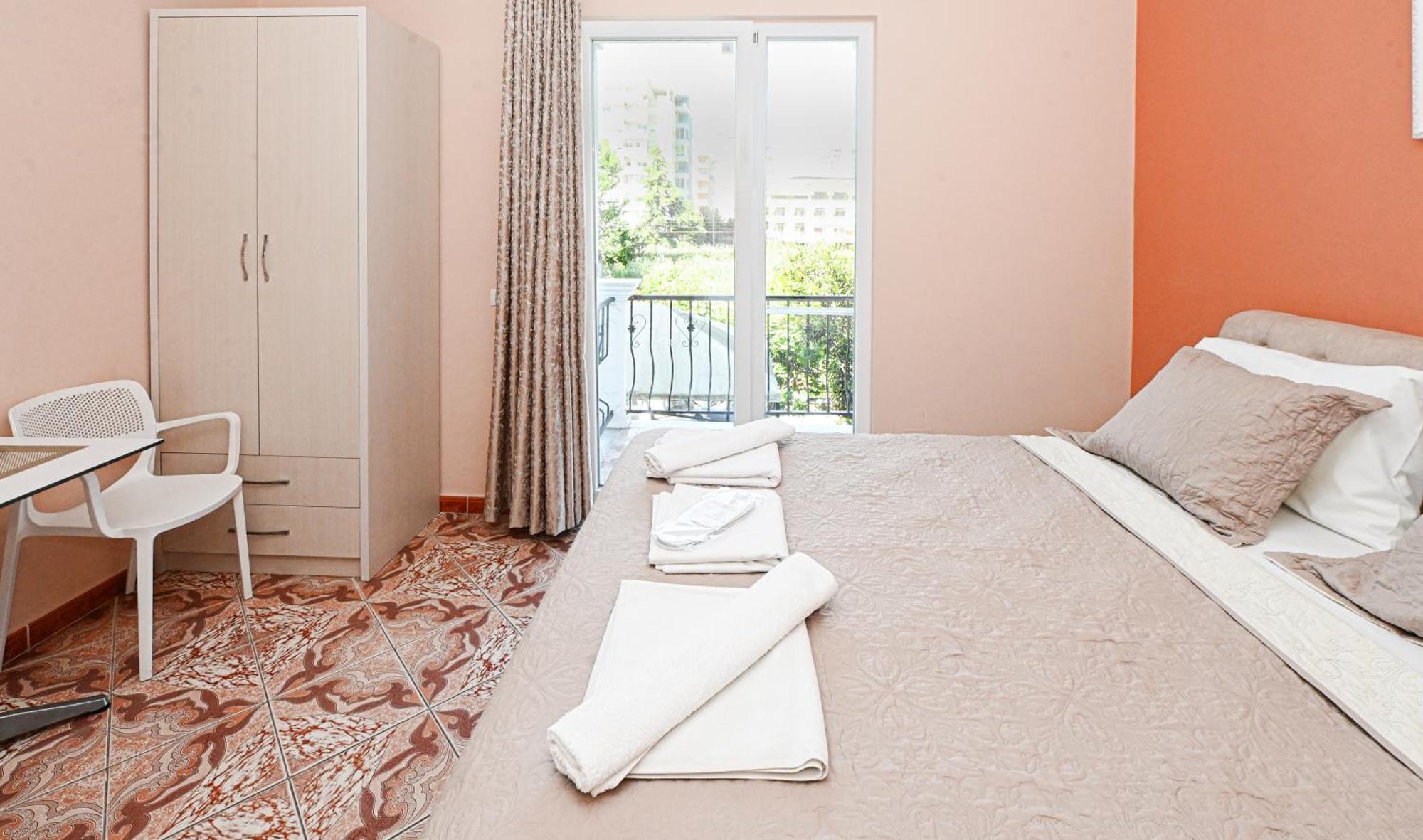 Hotel Fama Shkallnur Экстерьер фото
