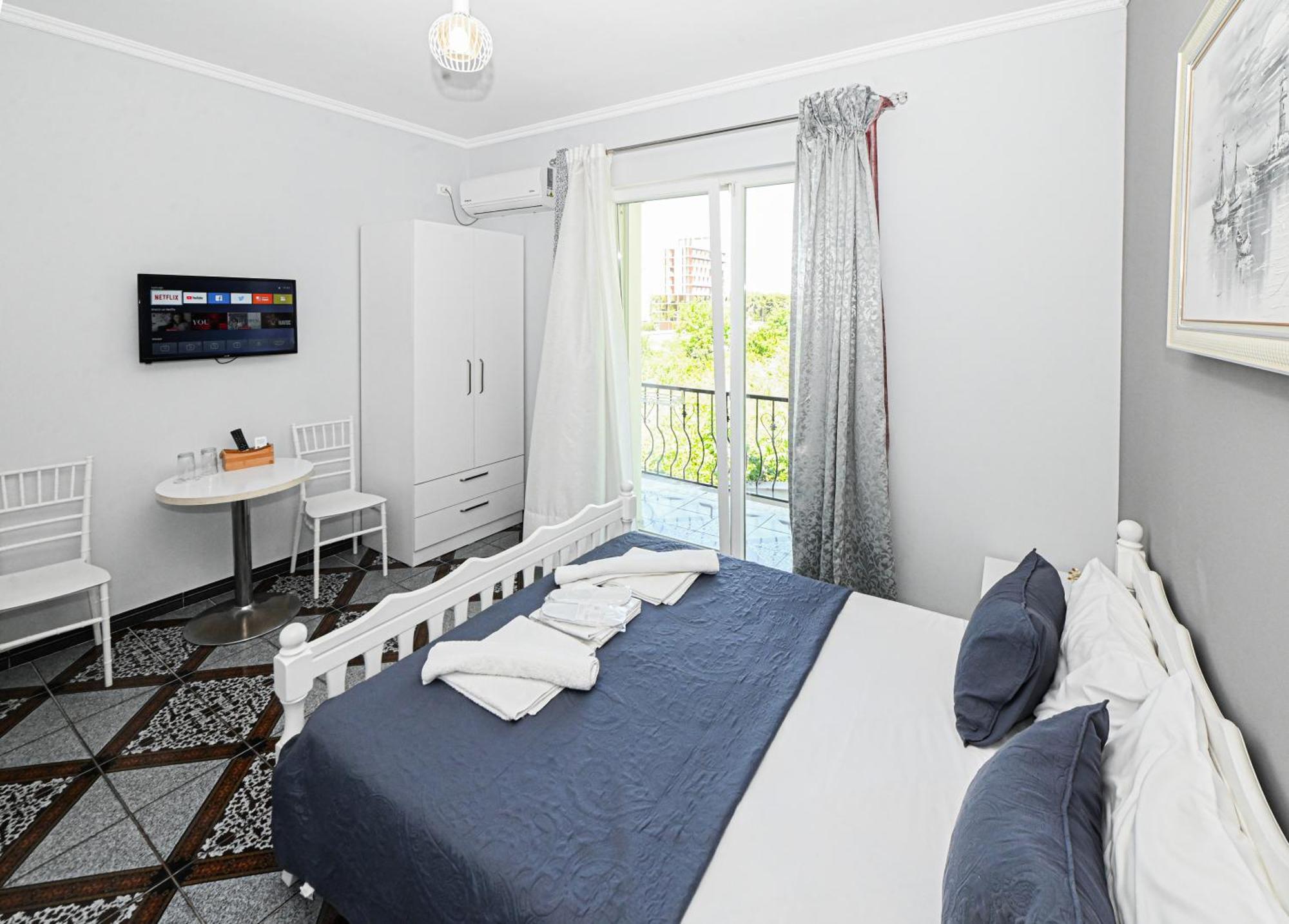 Hotel Fama Shkallnur Экстерьер фото