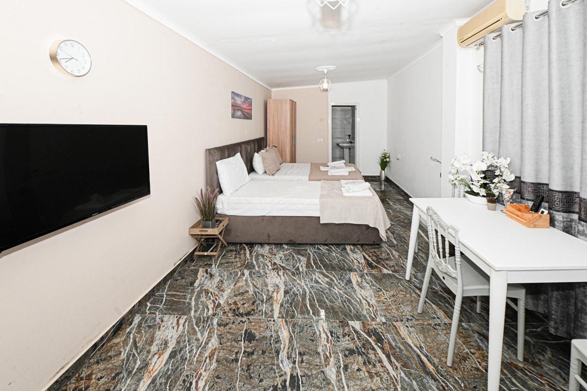 Hotel Fama Shkallnur Экстерьер фото