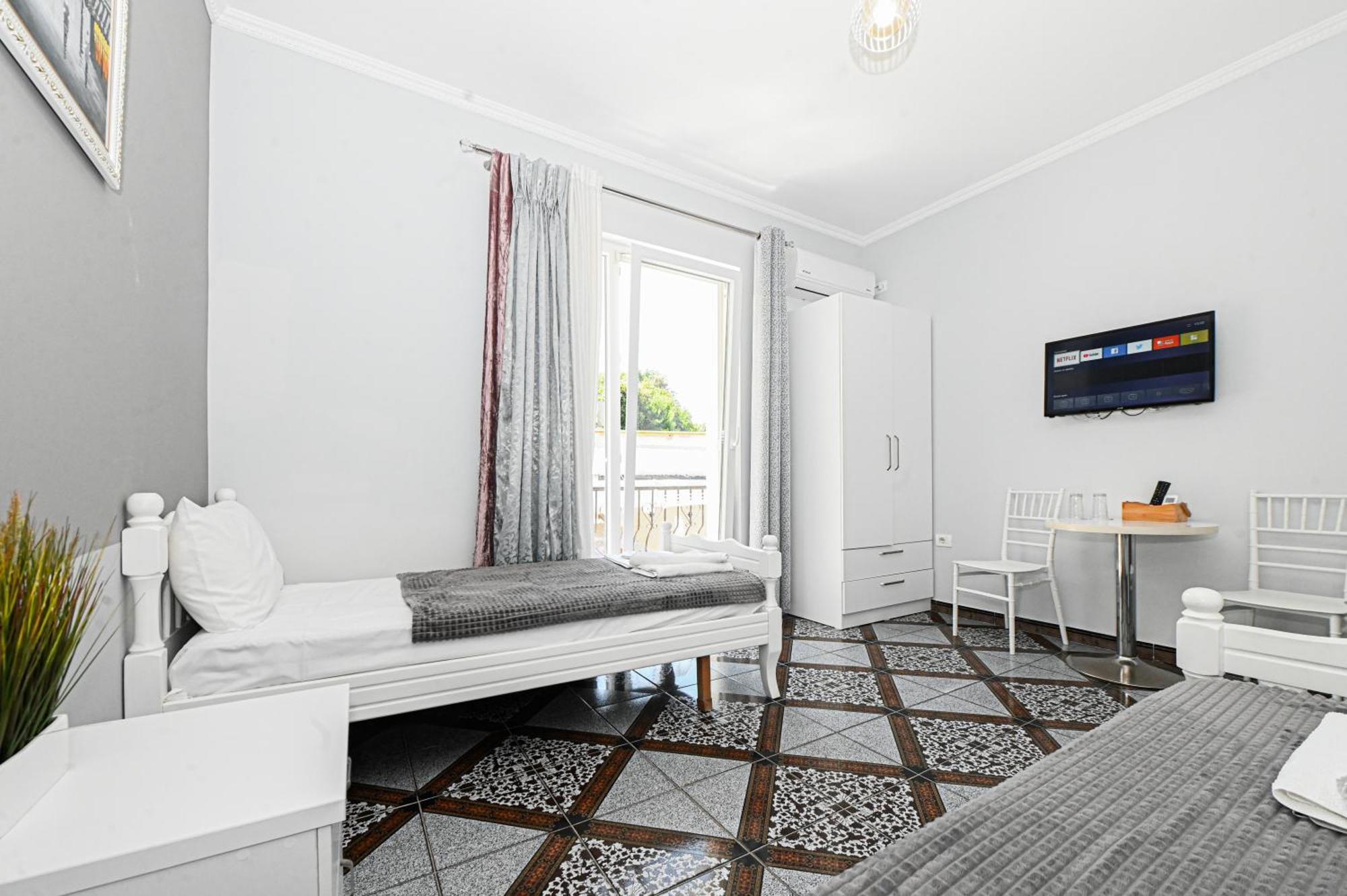 Hotel Fama Shkallnur Экстерьер фото