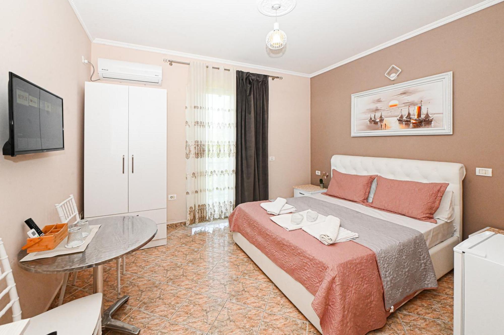 Hotel Fama Shkallnur Экстерьер фото