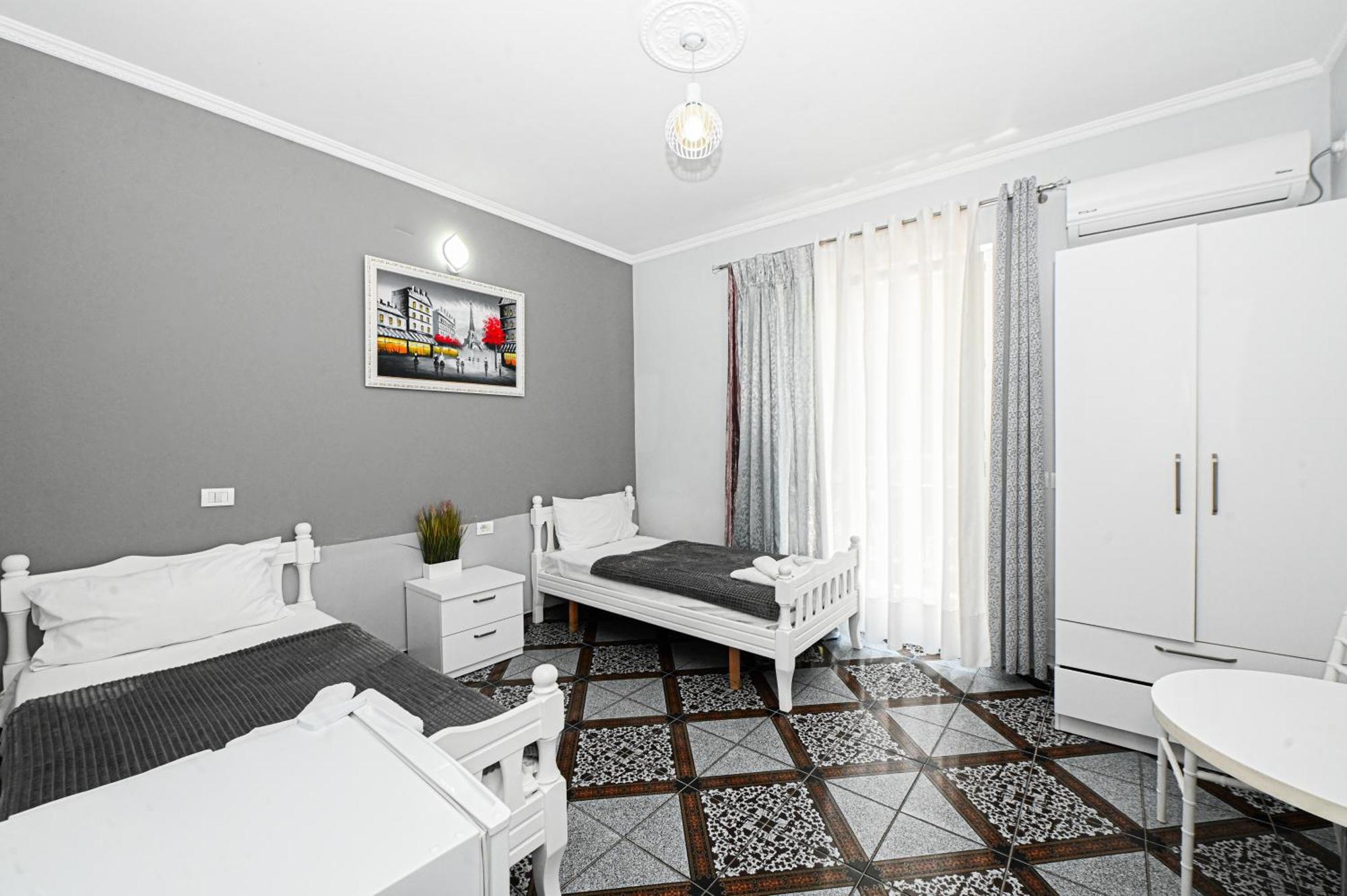 Hotel Fama Shkallnur Экстерьер фото