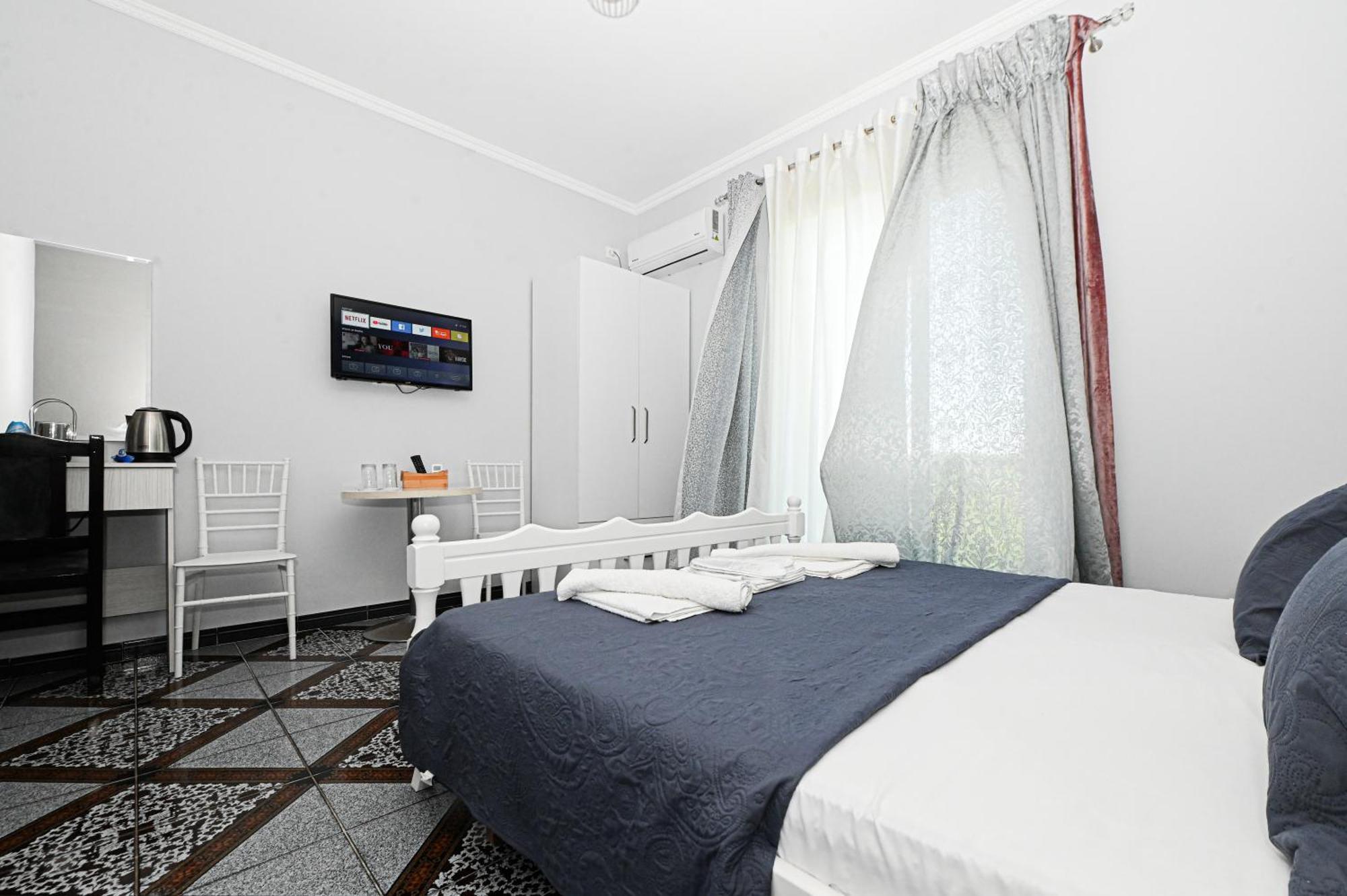 Hotel Fama Shkallnur Экстерьер фото