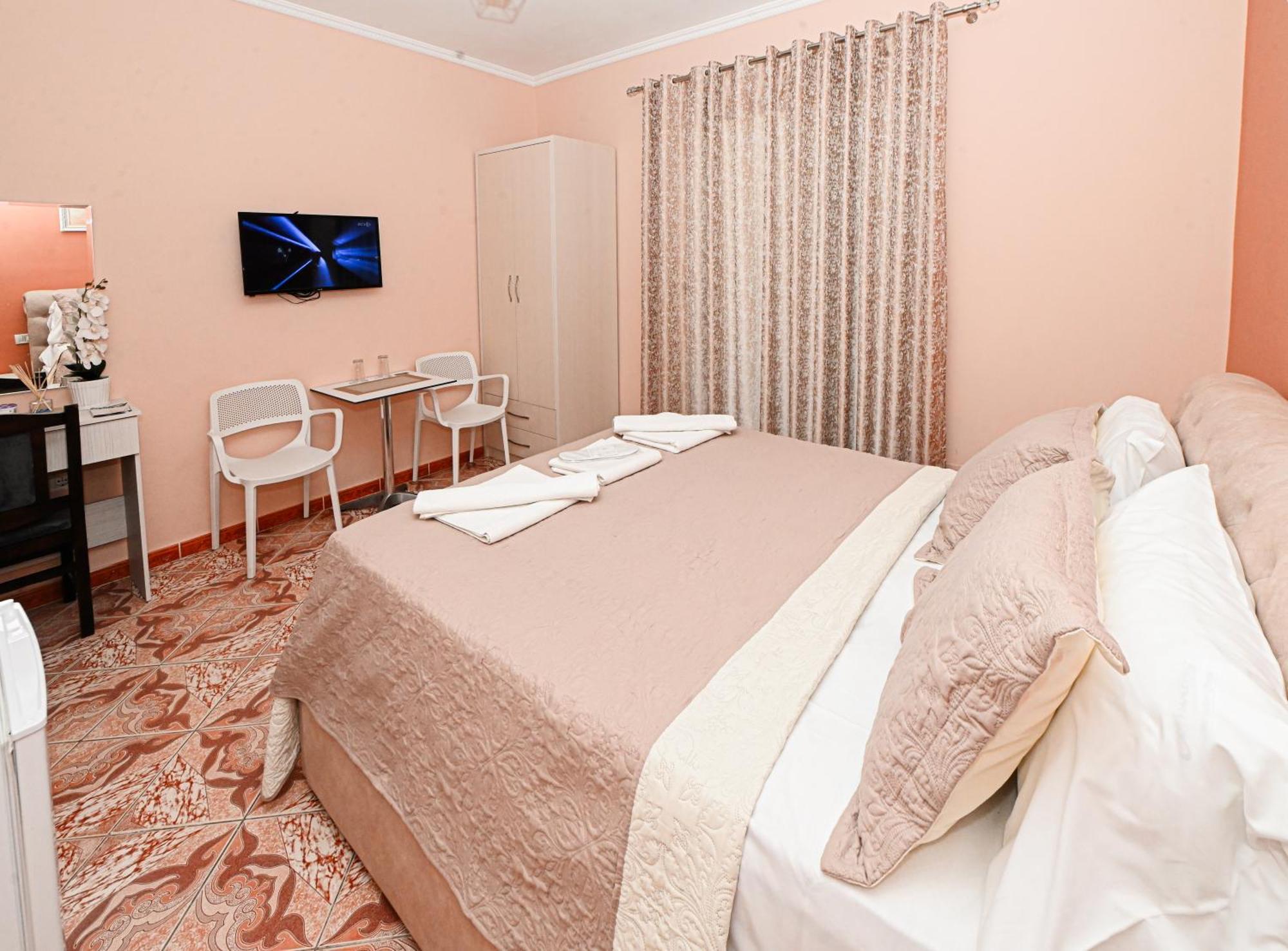 Hotel Fama Shkallnur Экстерьер фото