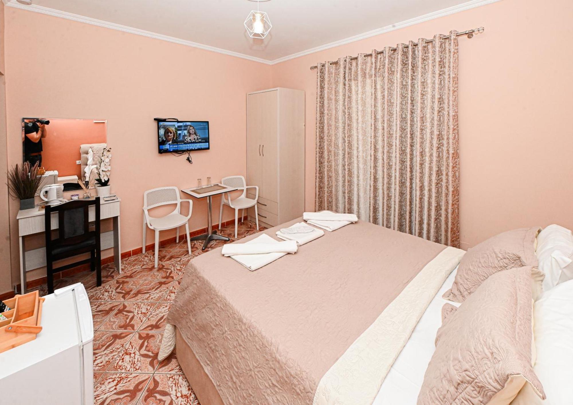 Hotel Fama Shkallnur Экстерьер фото